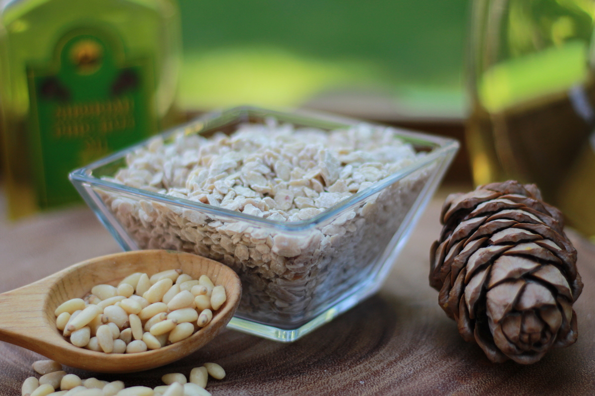 Pine nut flakes and pine nut oil in the diet for hypertension